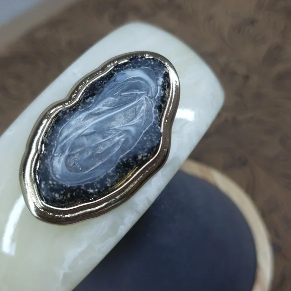 Vintage Super Chunky Lucite Faux Agate Cuff Bracelet - Picture 3 of 7